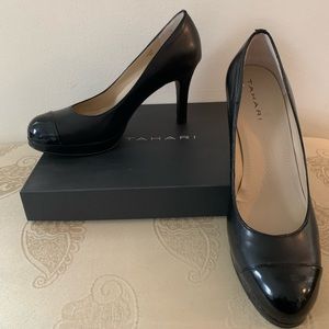 Tahari black heel never worn